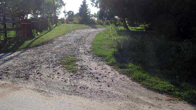 Pod tÂą drogÂą spoczywajÂą ludzkie szczÂątki.jpg