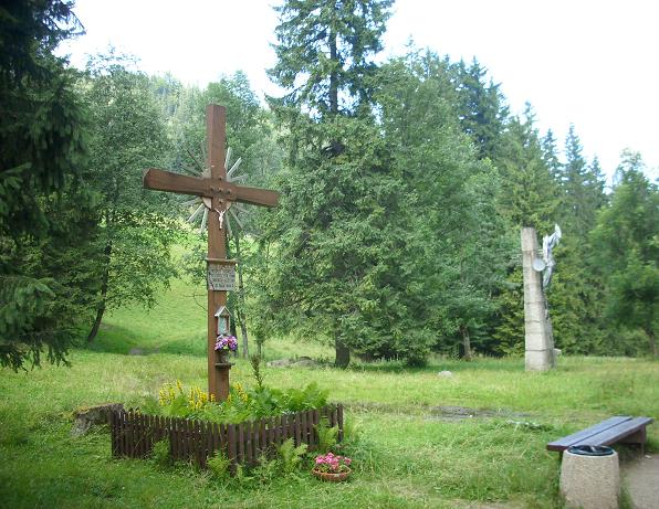 Droga do KuÂźnic - pomnik i krzyÂż - fot. 4.JPG
