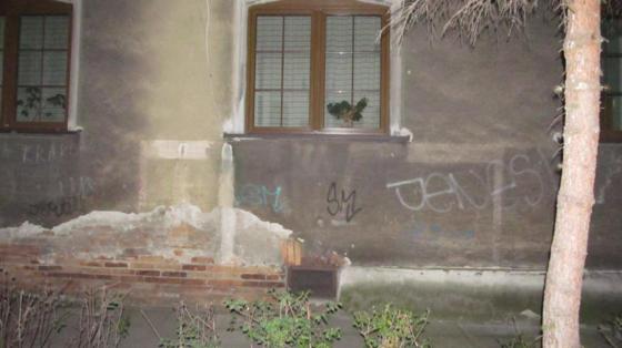 KrakĂłw - ul. MieczysÂława KarÂłowicza 17 (1).jpg