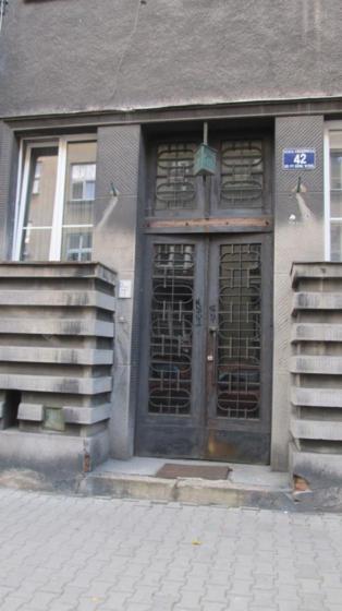 KrakĂłw - ul. UrzĂŞdnicza 42 (1).jpg