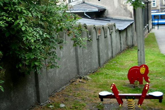 Mury Getta Krakowskiego - pod Benedyktem - fot. 17.JPG