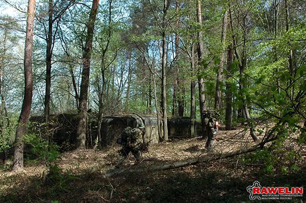 "Linia Mołotowa" - inwentaryzacja punktu oporu "Dziewięcierz".