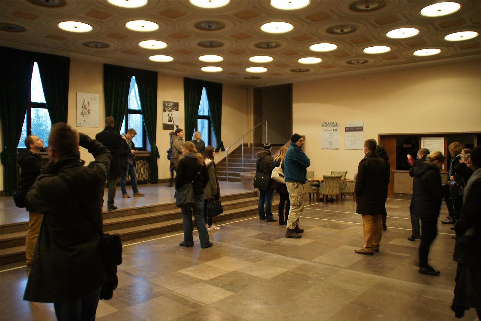 Nocne zwiedzanie Centrum Administracyjnego HiL